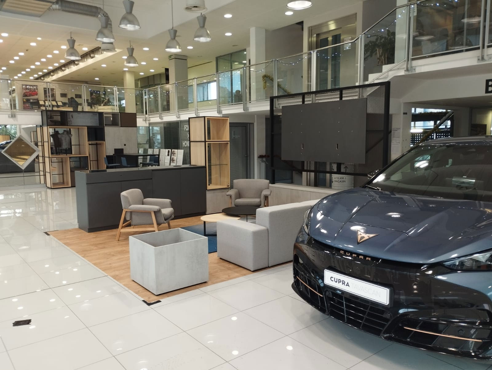 Concession auto, nouveau corner accessoires